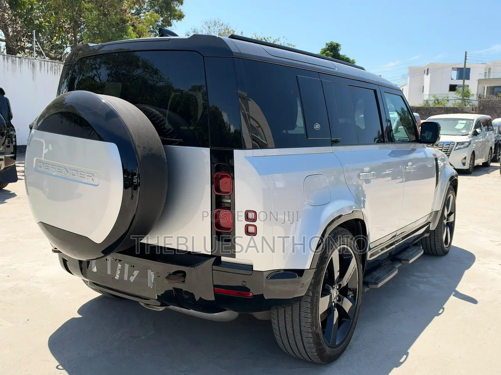 Land Rover Defender 2025 Silver