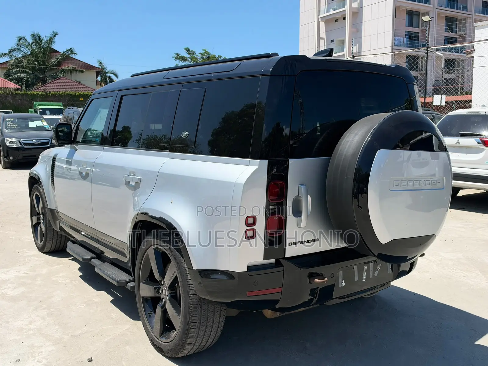 Land Rover Defender 2025 Silver