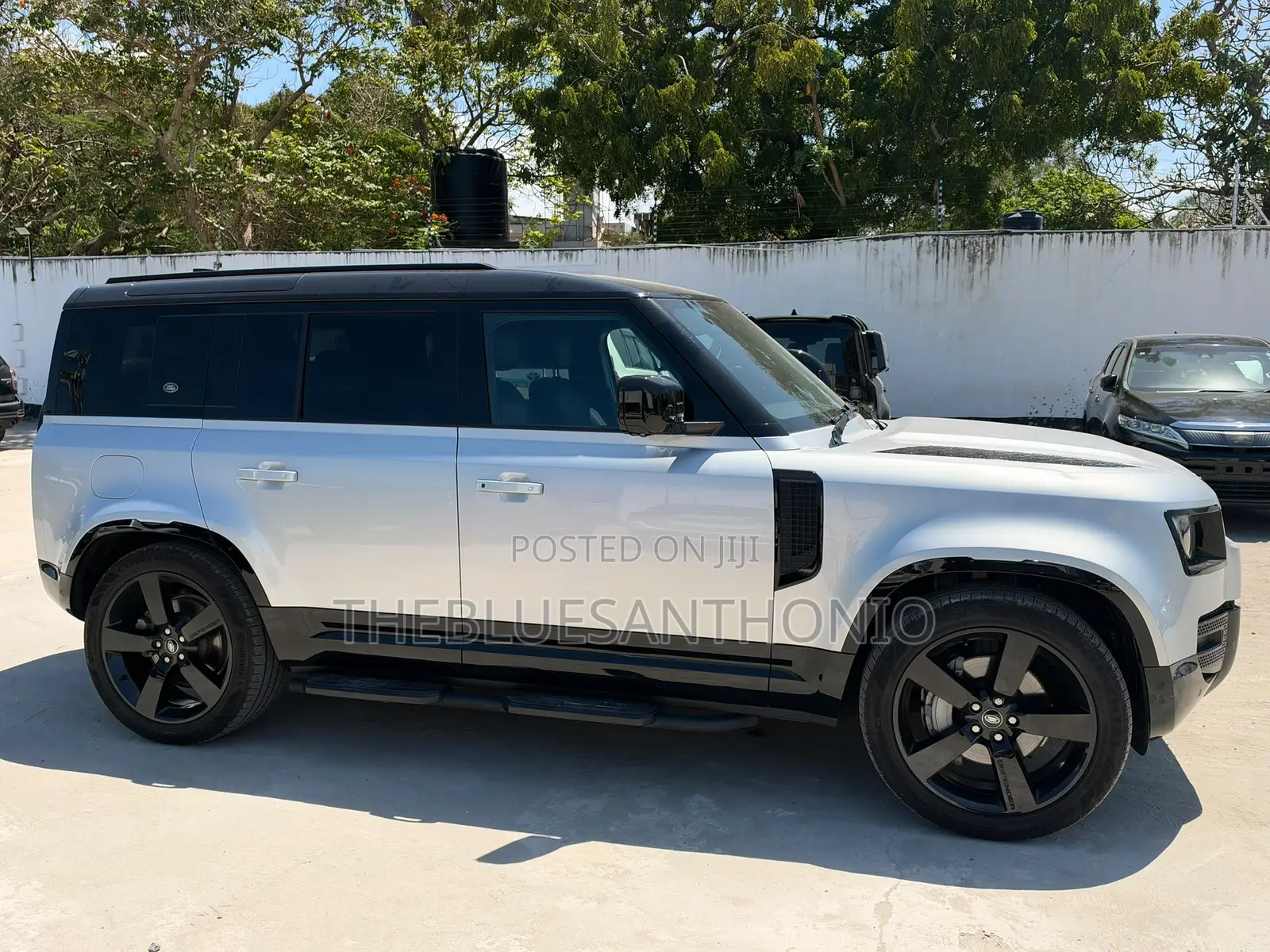 Land Rover Defender 2025 Silver