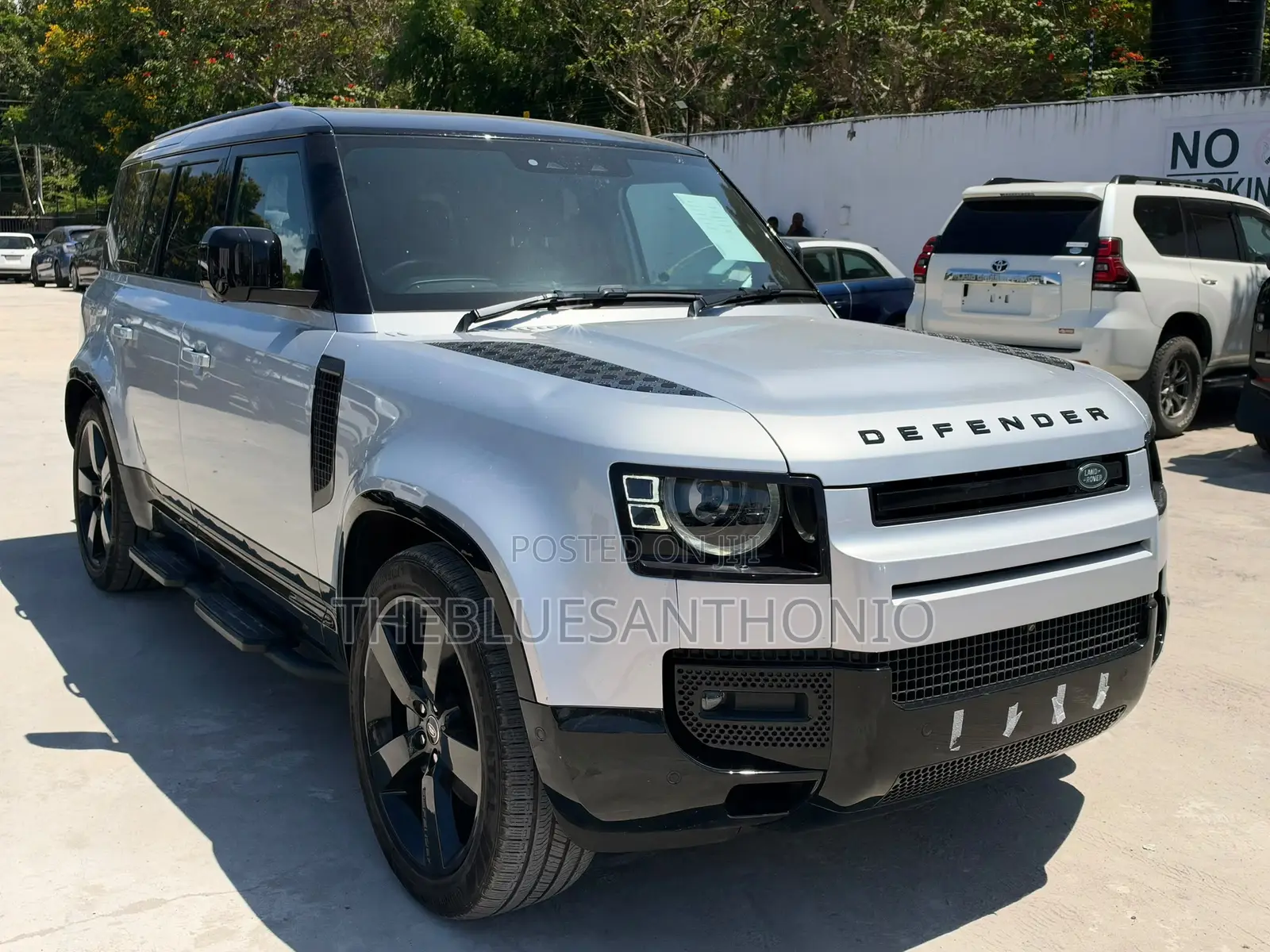Land Rover Defender 2025 Silver