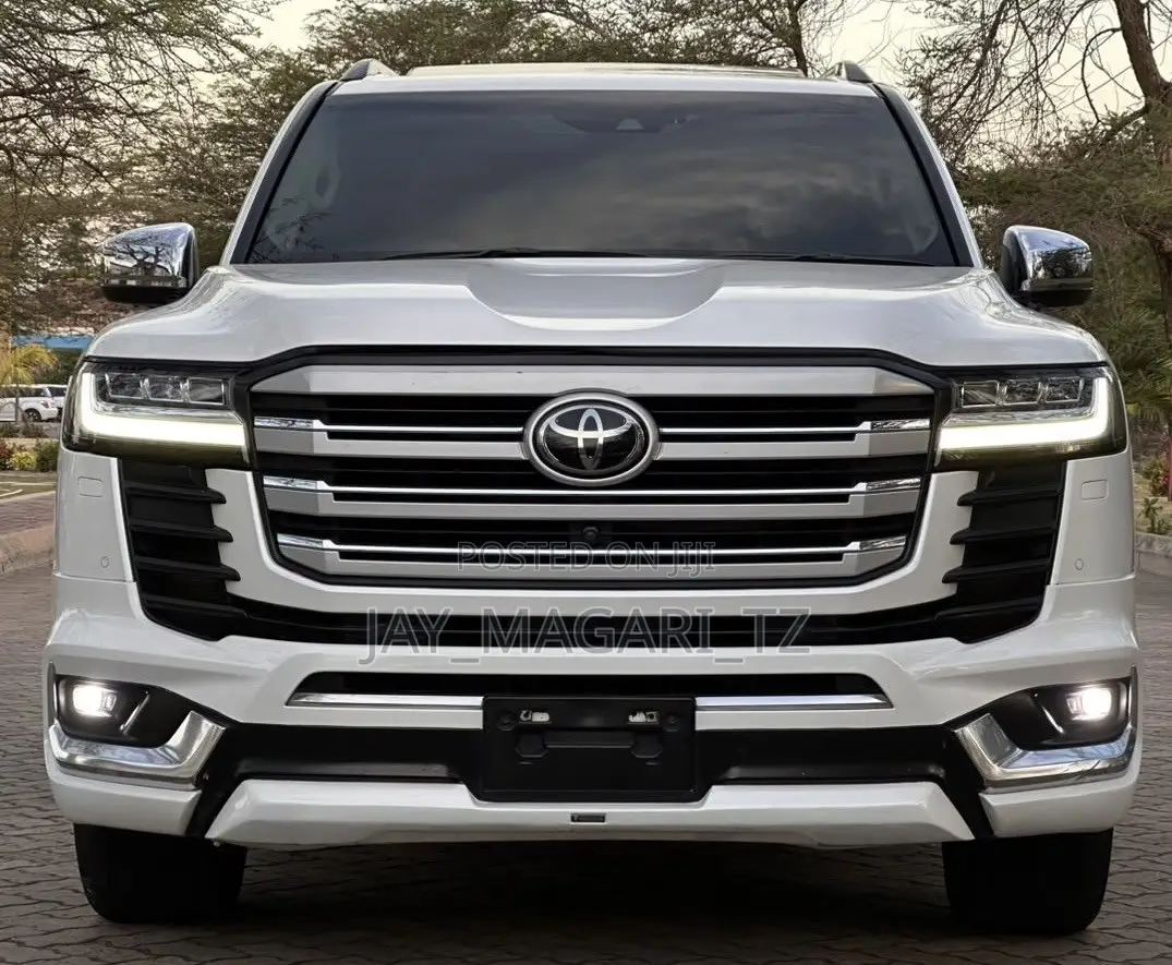 Toyota Land Cruiser 2023 White