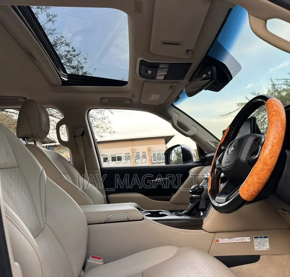Toyota Land Cruiser 2023 White