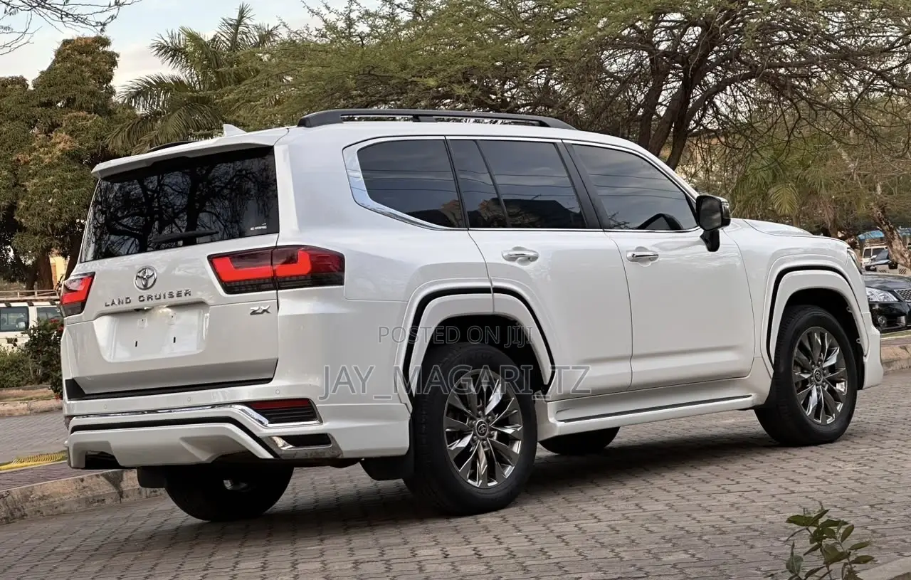 Toyota Land Cruiser 2023 White