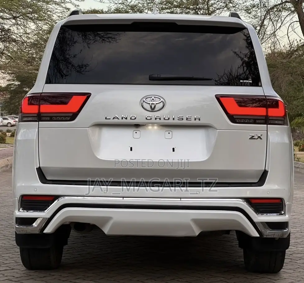 Toyota Land Cruiser 2023 White