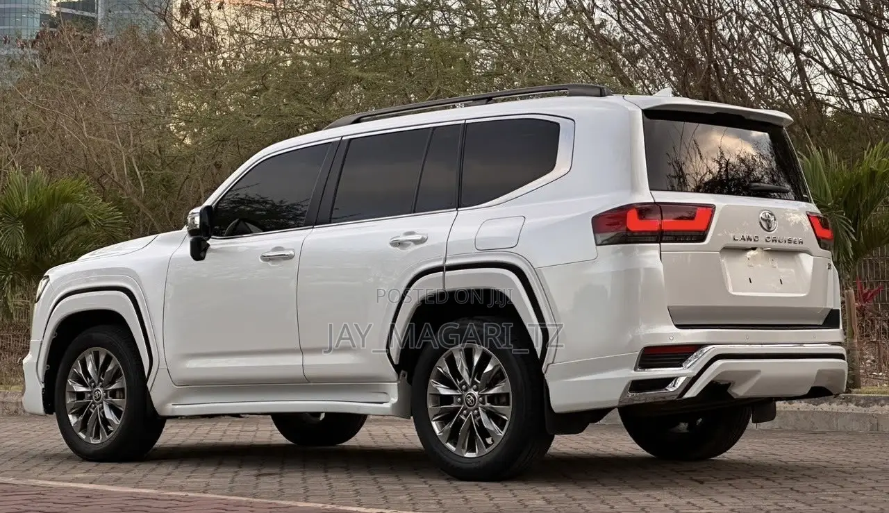 Toyota Land Cruiser 2023 White