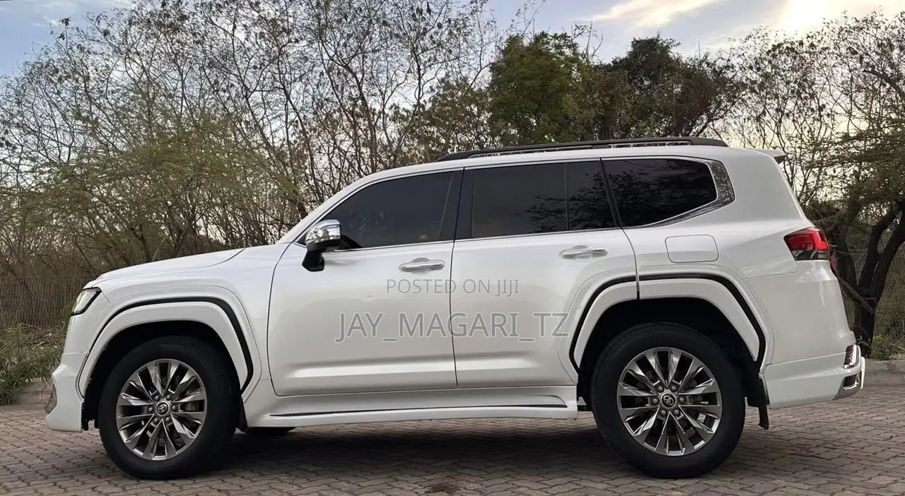 Toyota Land Cruiser 2023 White
