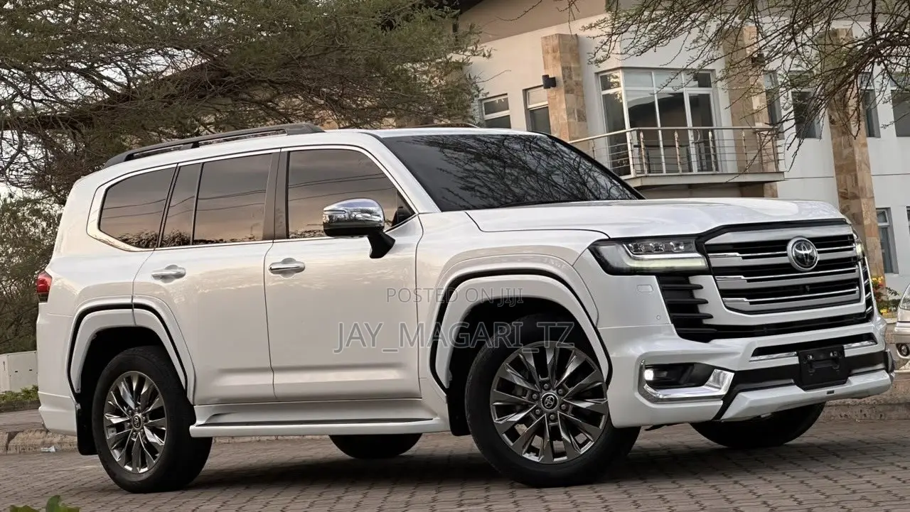 Toyota Land Cruiser 2023 White