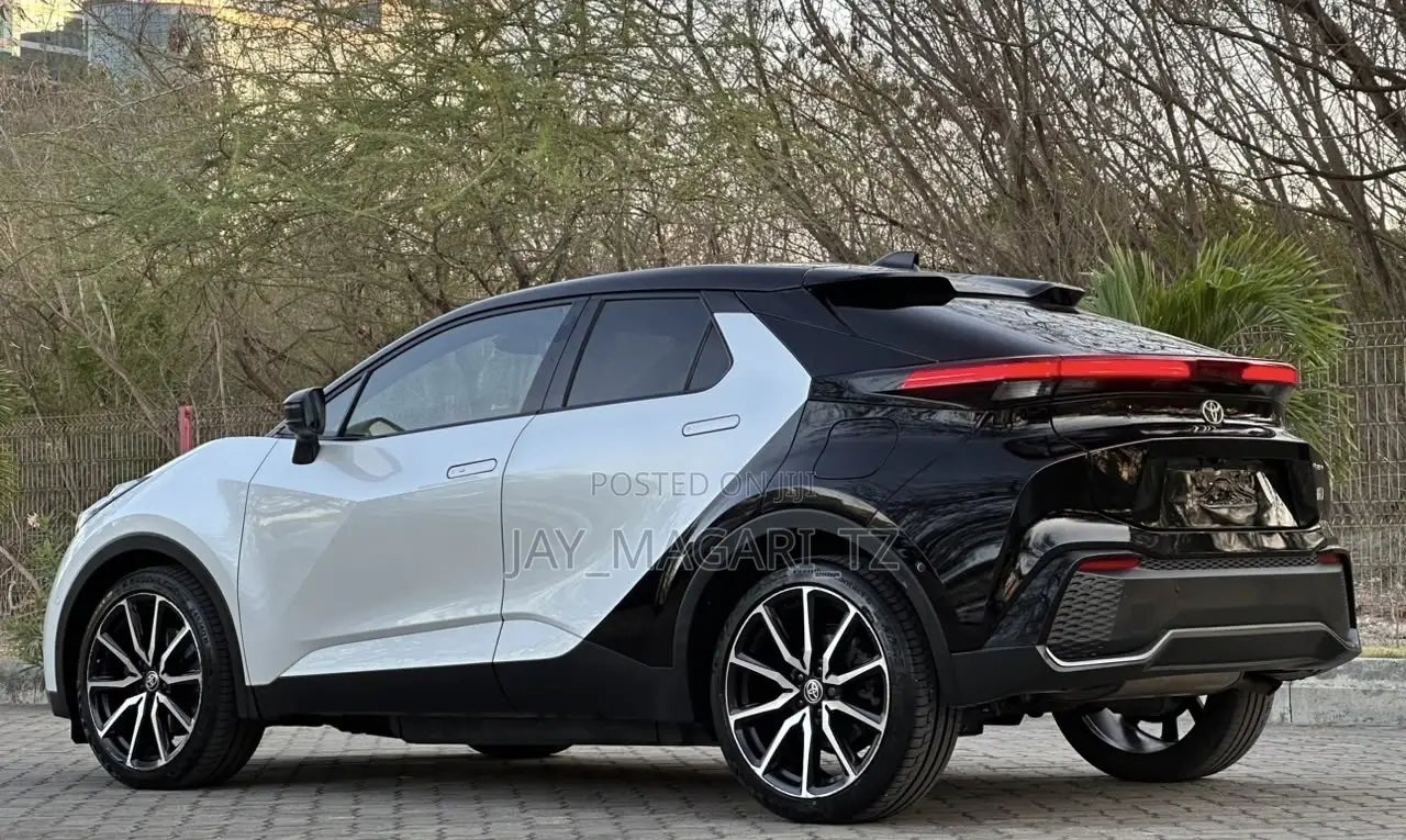 Toyota C-HR 2024 White