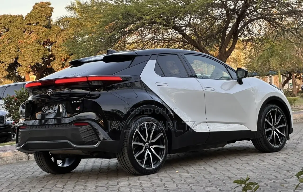 Toyota C-HR 2024 White