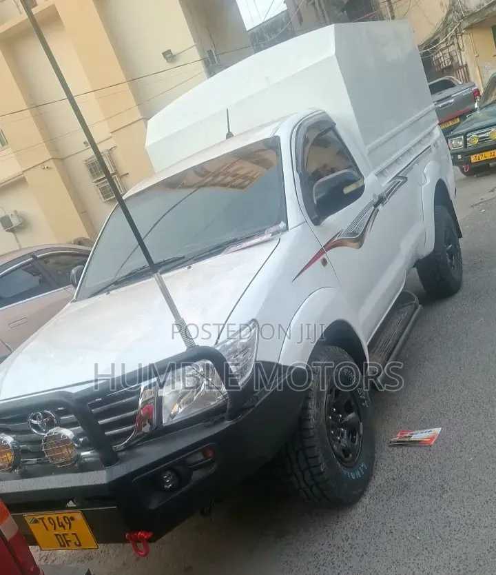 Toyota Hilux 2018 White