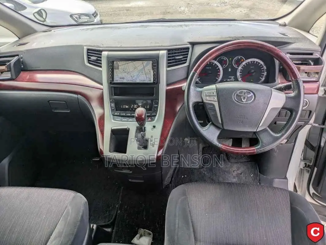 Toyota Vellfire V 2.4 FWD 7-Seater 2009 White