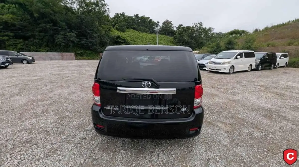 Toyota Corolla Rumion Hatchback 1.5 FWD 2008 Black