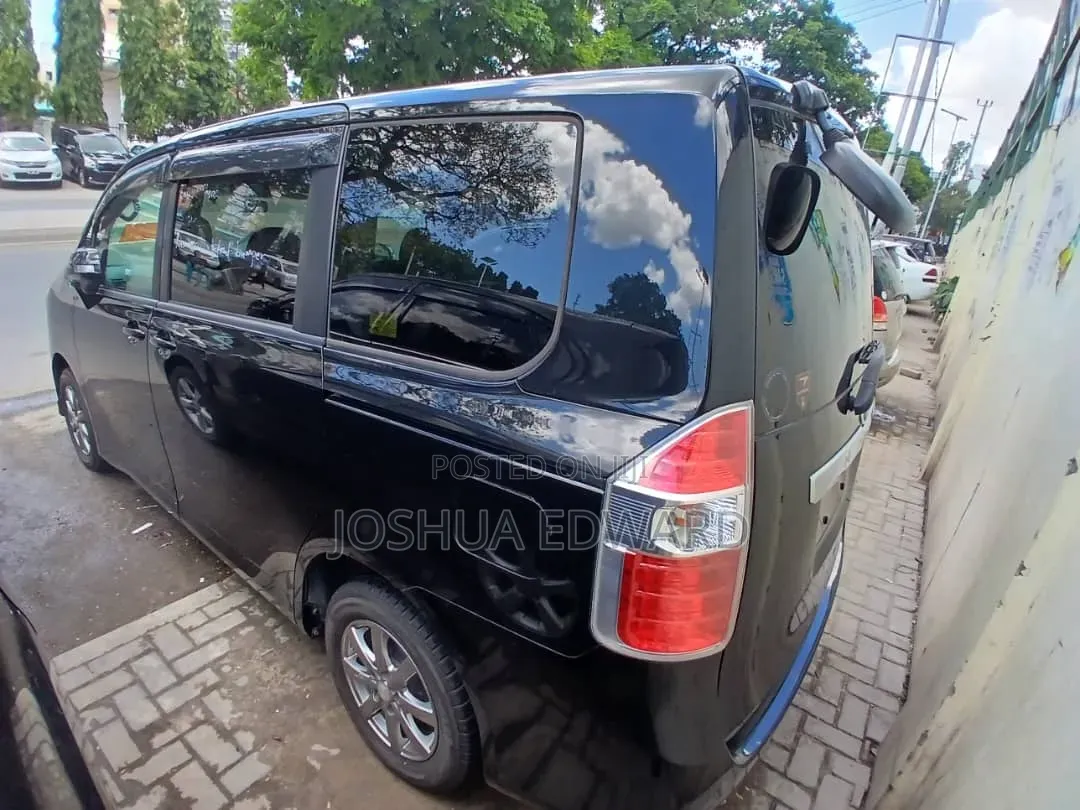 Toyota Noah 2009 Black