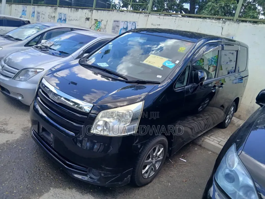 Toyota Noah 2009 Black