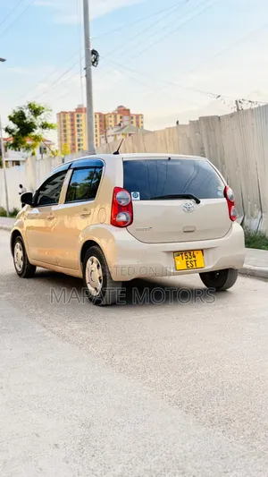 Toyota Passo 1.0 AWD 2012 Yellow