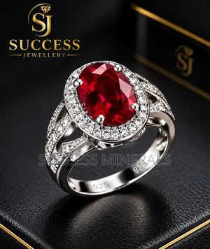 Luxury 925 Sterling Silver Red Gemstone Ring – Elegant Design