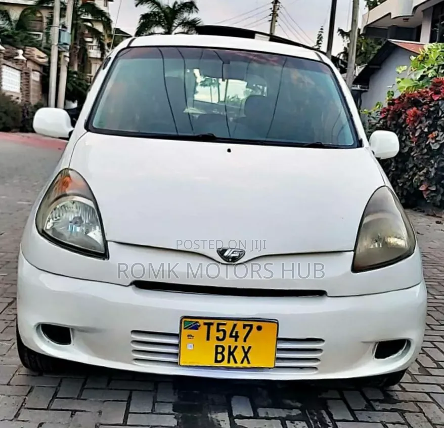 Toyota Fun Cargo 2004 White
