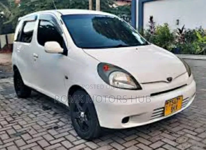 Toyota Fun Cargo 2004 White