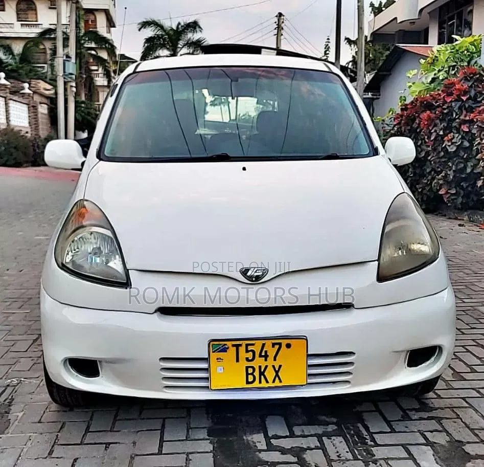 Toyota Fun Cargo 2004 White