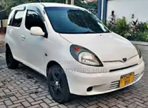 Toyota Fun Cargo 2004 White
