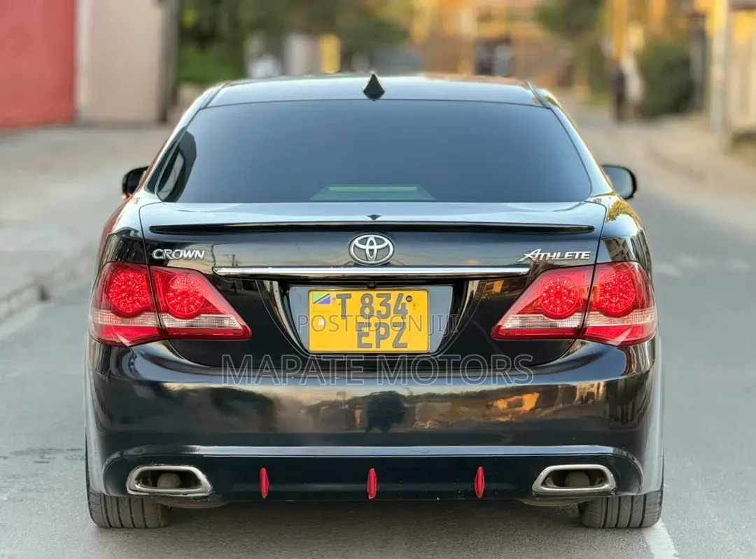 Toyota Crown 2010 Black