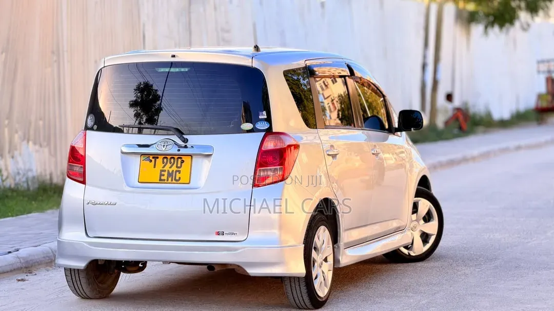 Toyota Ractis 2005 Silver