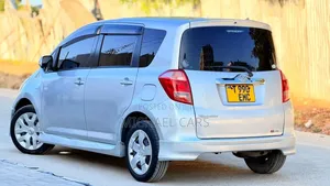 Toyota Ractis 2005 Silver