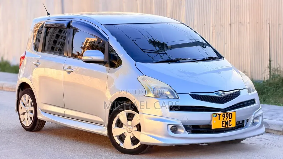 Toyota Ractis 2005 Silver