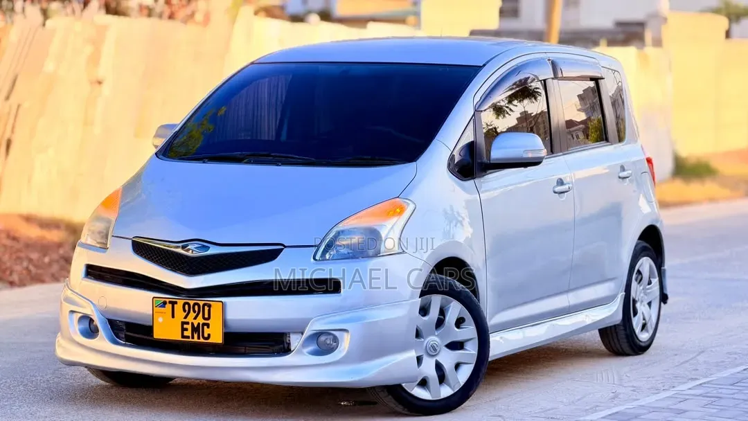 Toyota Ractis 2005 Silver