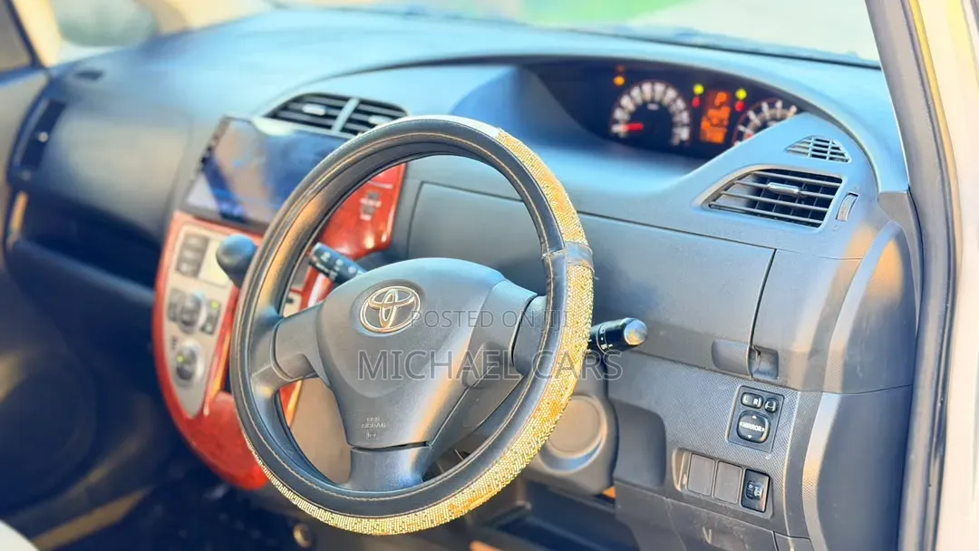 Toyota Ractis 2005 Silver