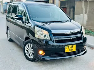 Toyota Noah 2.0 143hp AWD (8 Seater) 2010 Black