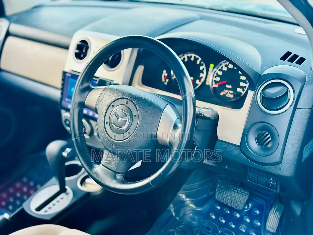 Mazda Verisa 2008 Silver