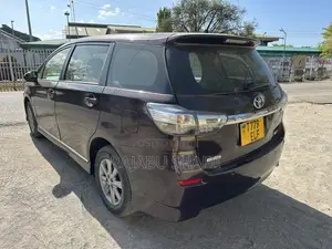 Toyota Wish 2014