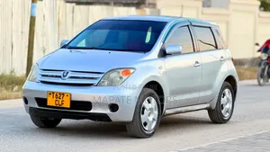 Toyota IST 2003 Silver