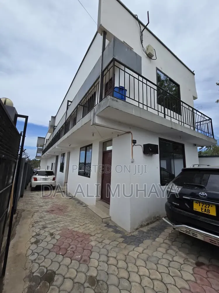 10bdrm Apartment in Kinzud Kwa Mtenga, Mbezi Beach for sale
