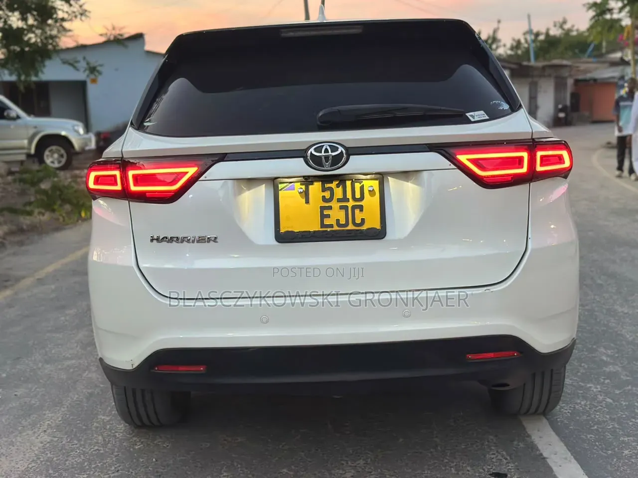 Toyota Harrier 2.0 4WD 2015 White