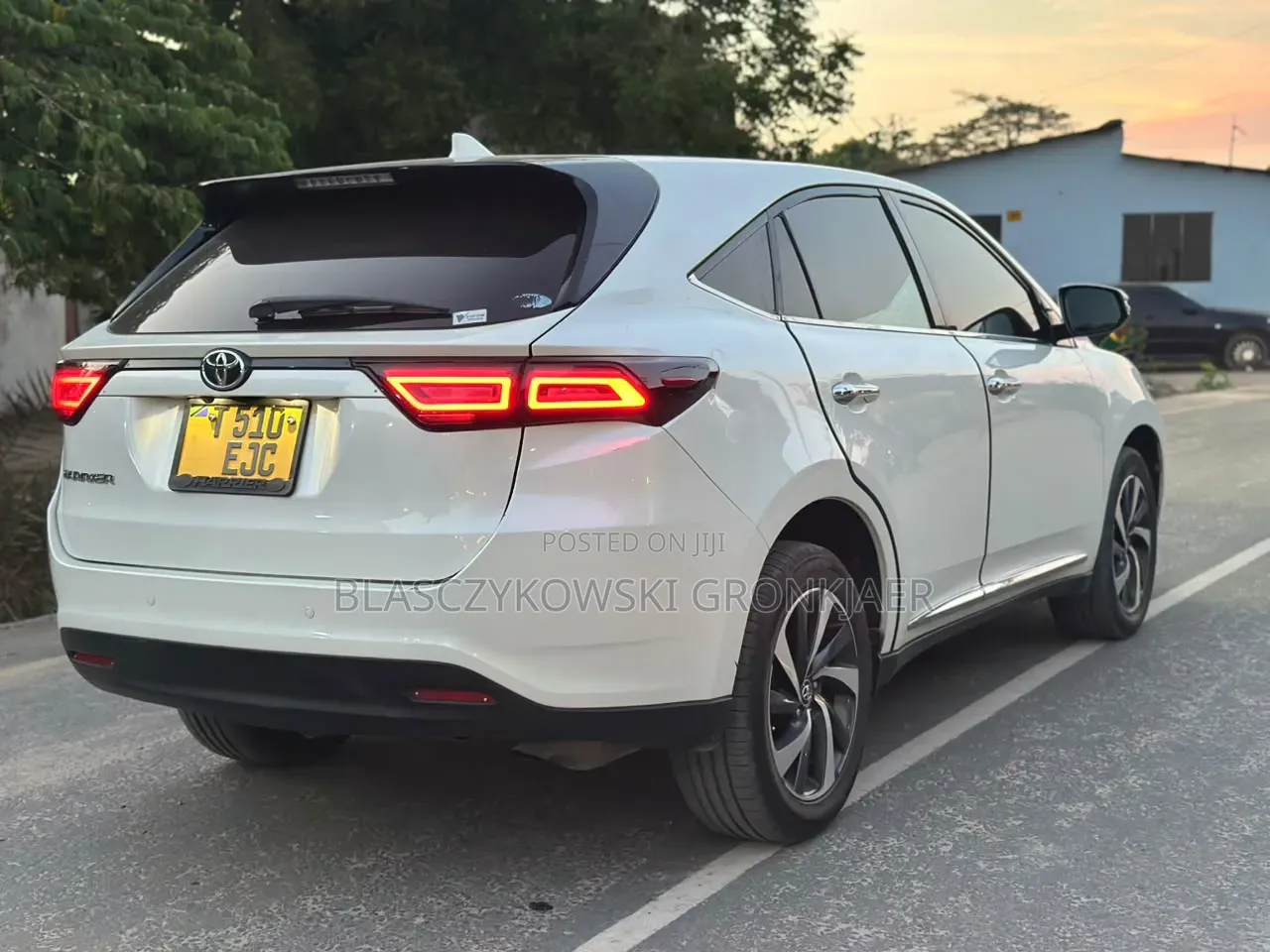 Toyota Harrier 2.0 4WD 2015 White