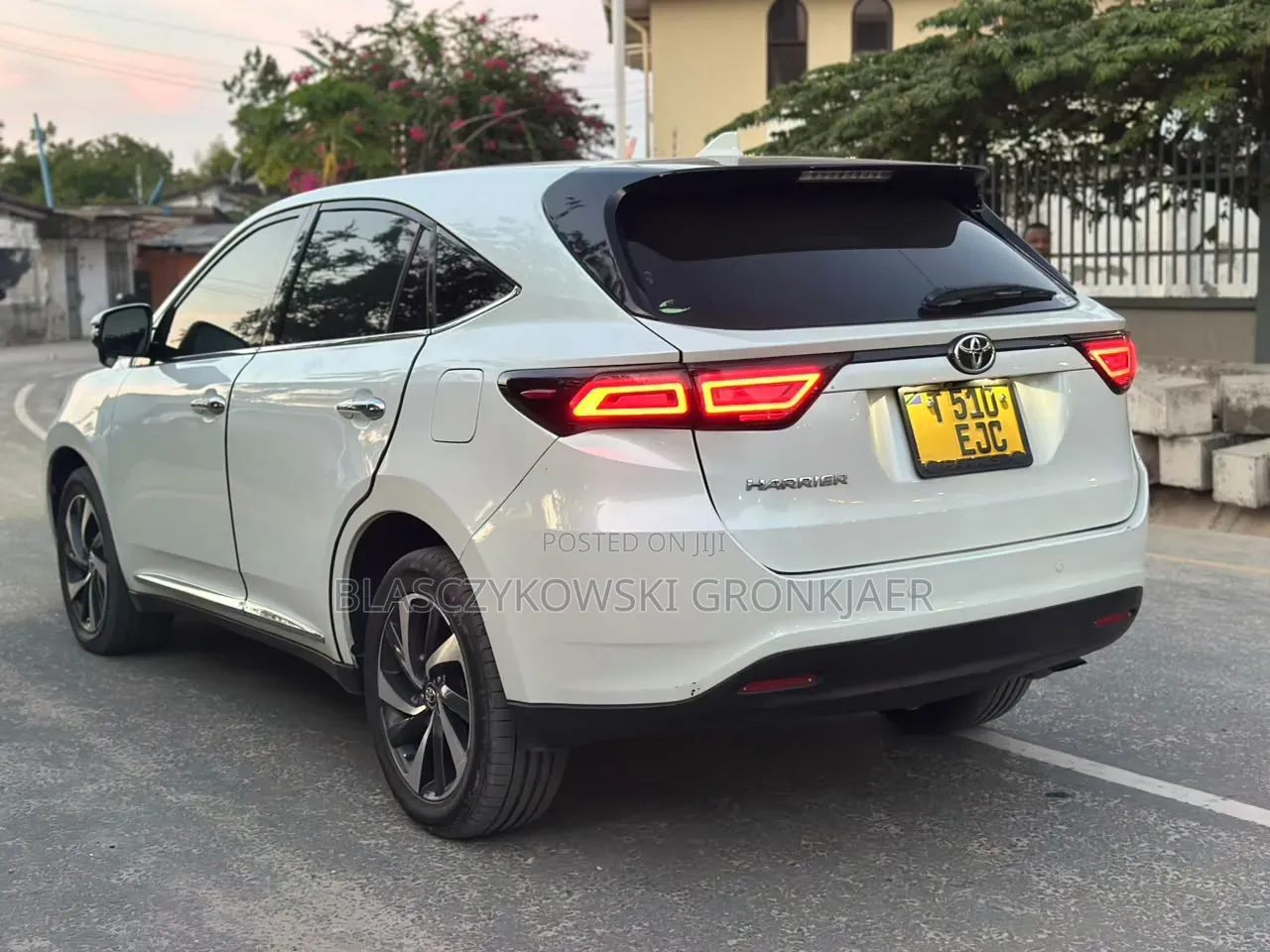 Toyota Harrier 2.0 4WD 2015 White