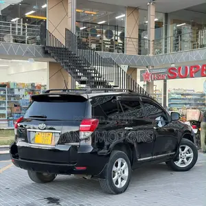 Toyota Vanguard 2011 Black
