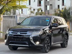 Mitsubishi Outlander 2015 Black