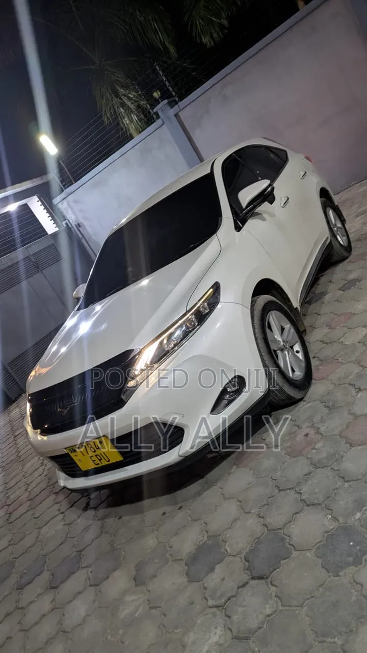 Toyota Harrier 2.0 2016 Pearl