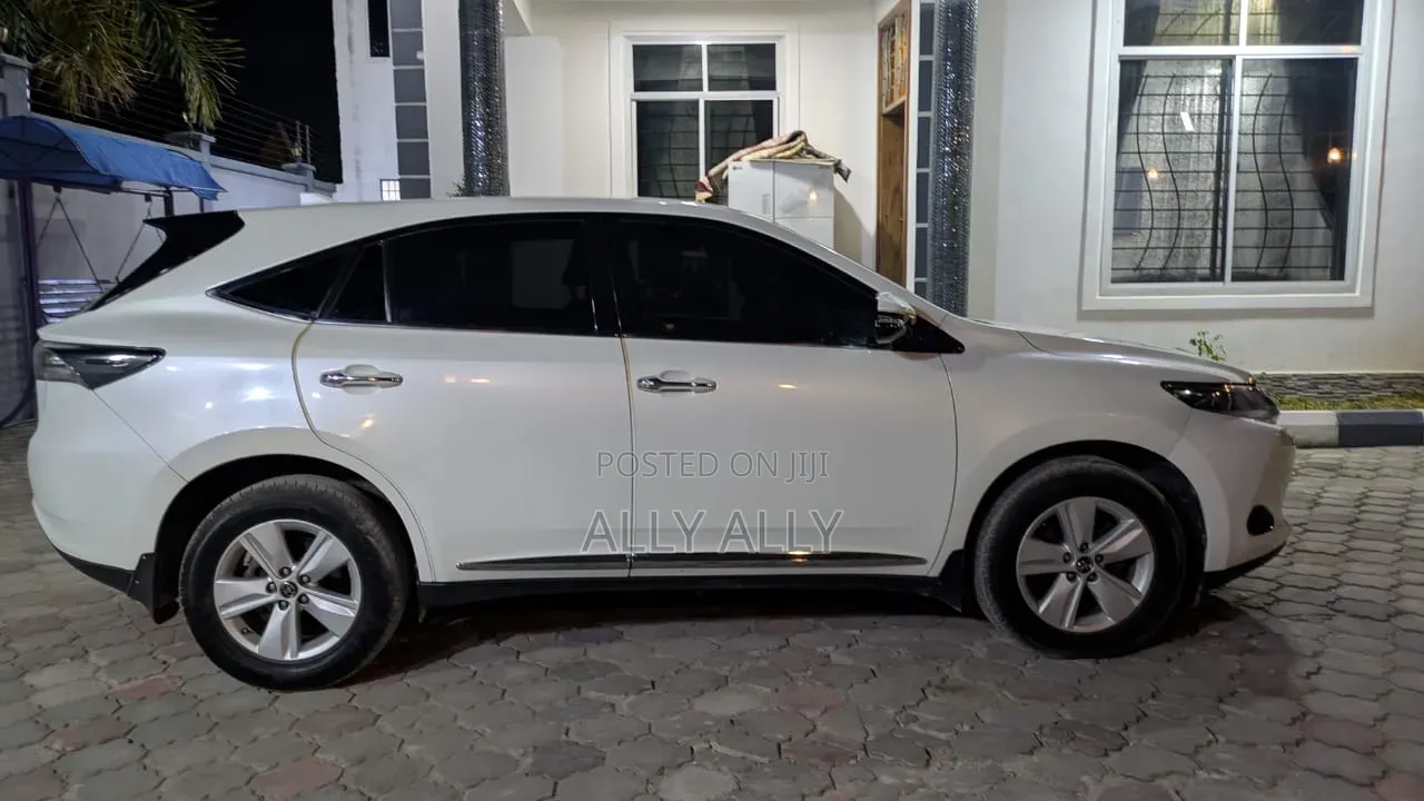 Toyota Harrier 2.0 2016 Pearl