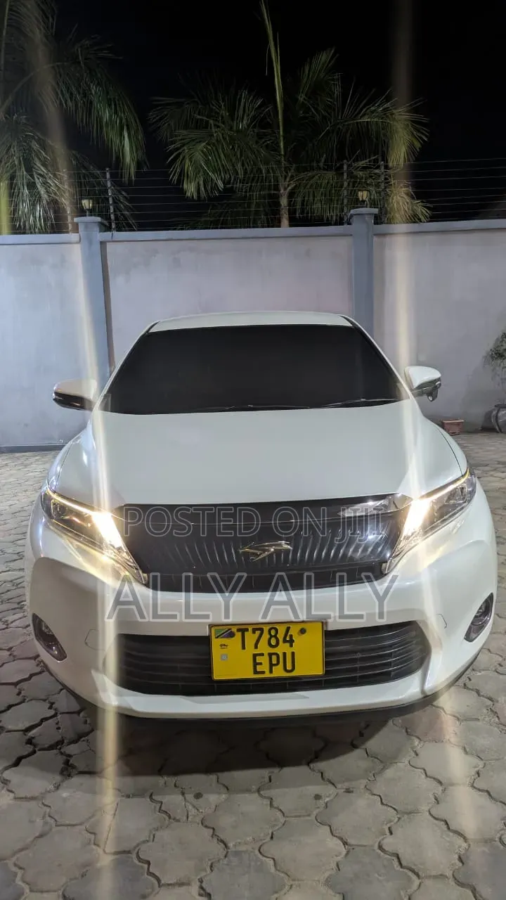 Toyota Harrier 2.0 2016 Pearl