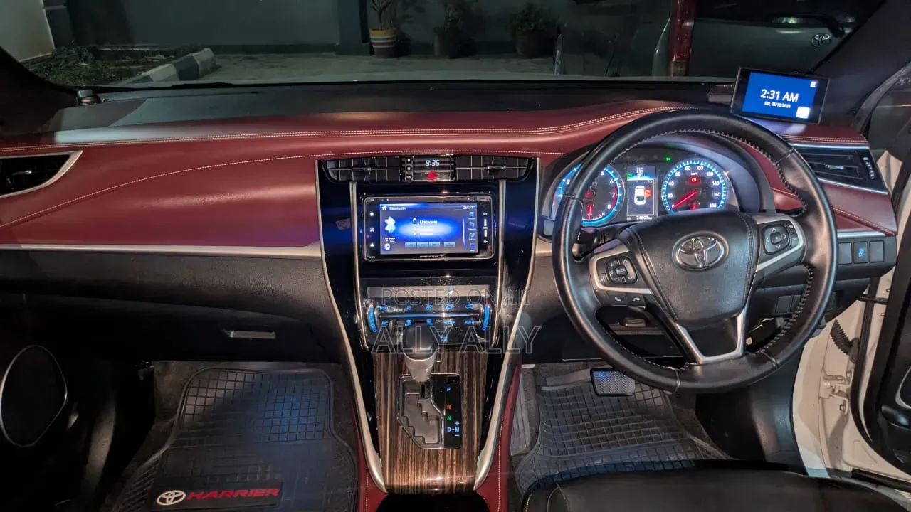 Toyota Harrier 2.0 2016 Pearl