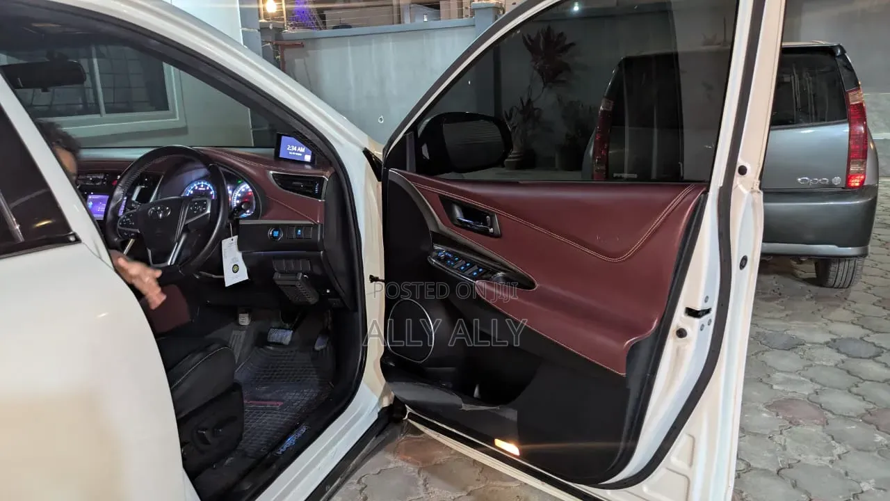 Toyota Harrier 2.0 2016 Pearl