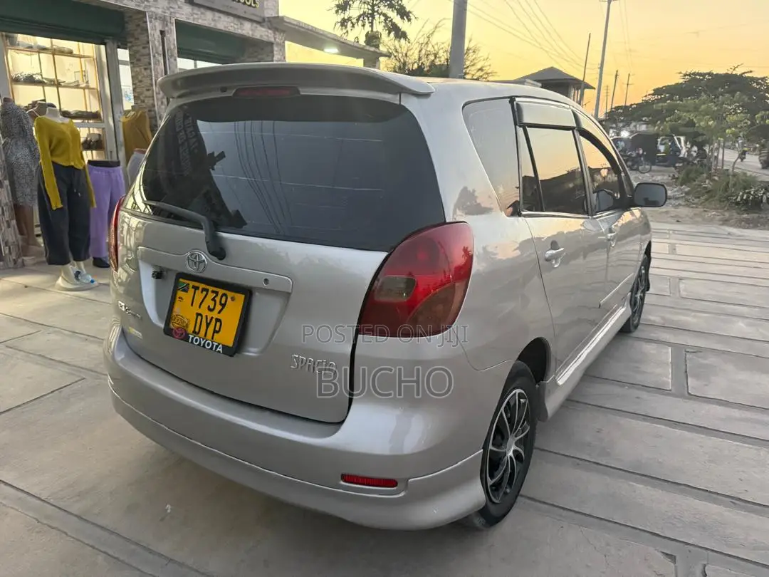 Toyota Corolla Spacio 2005 Gold