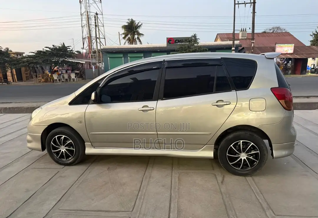 Toyota Corolla Spacio 2005 Gold