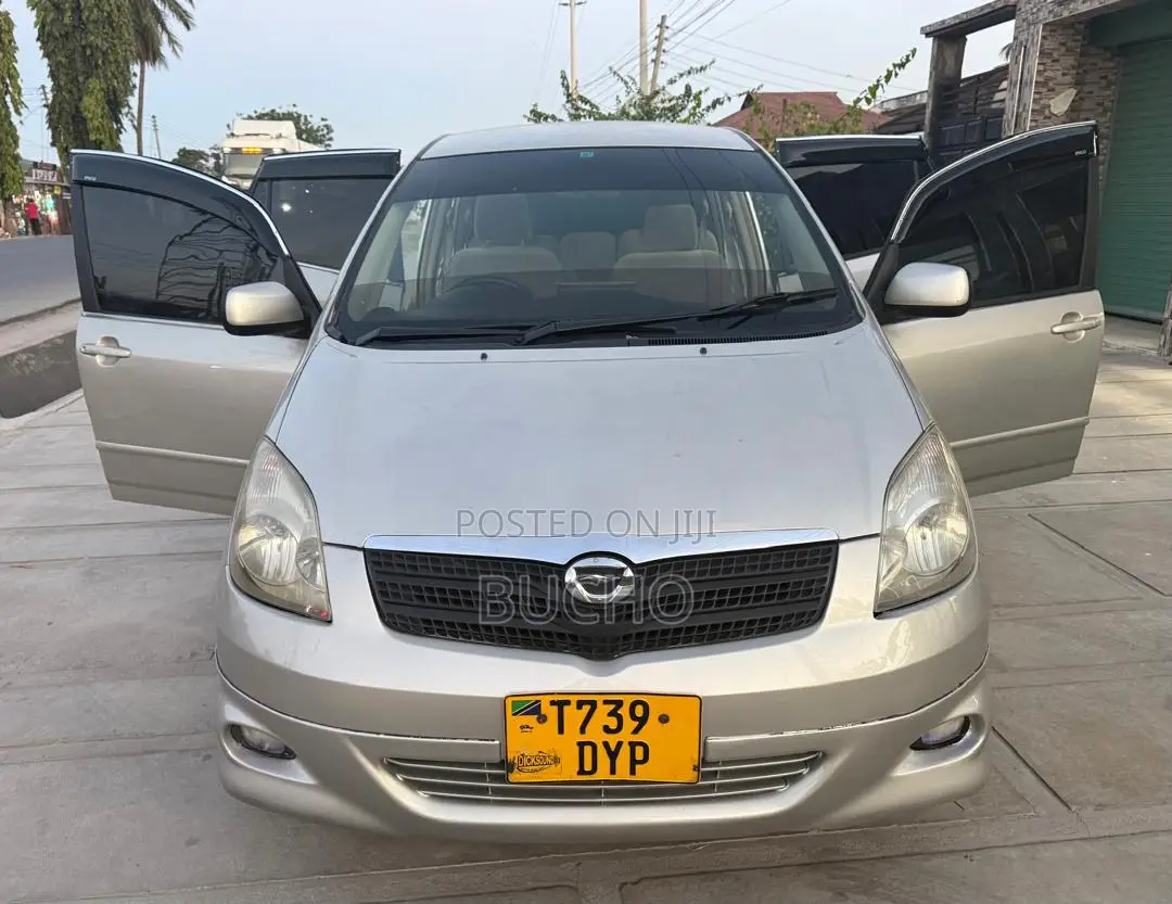 Toyota Corolla Spacio 2005 Gold