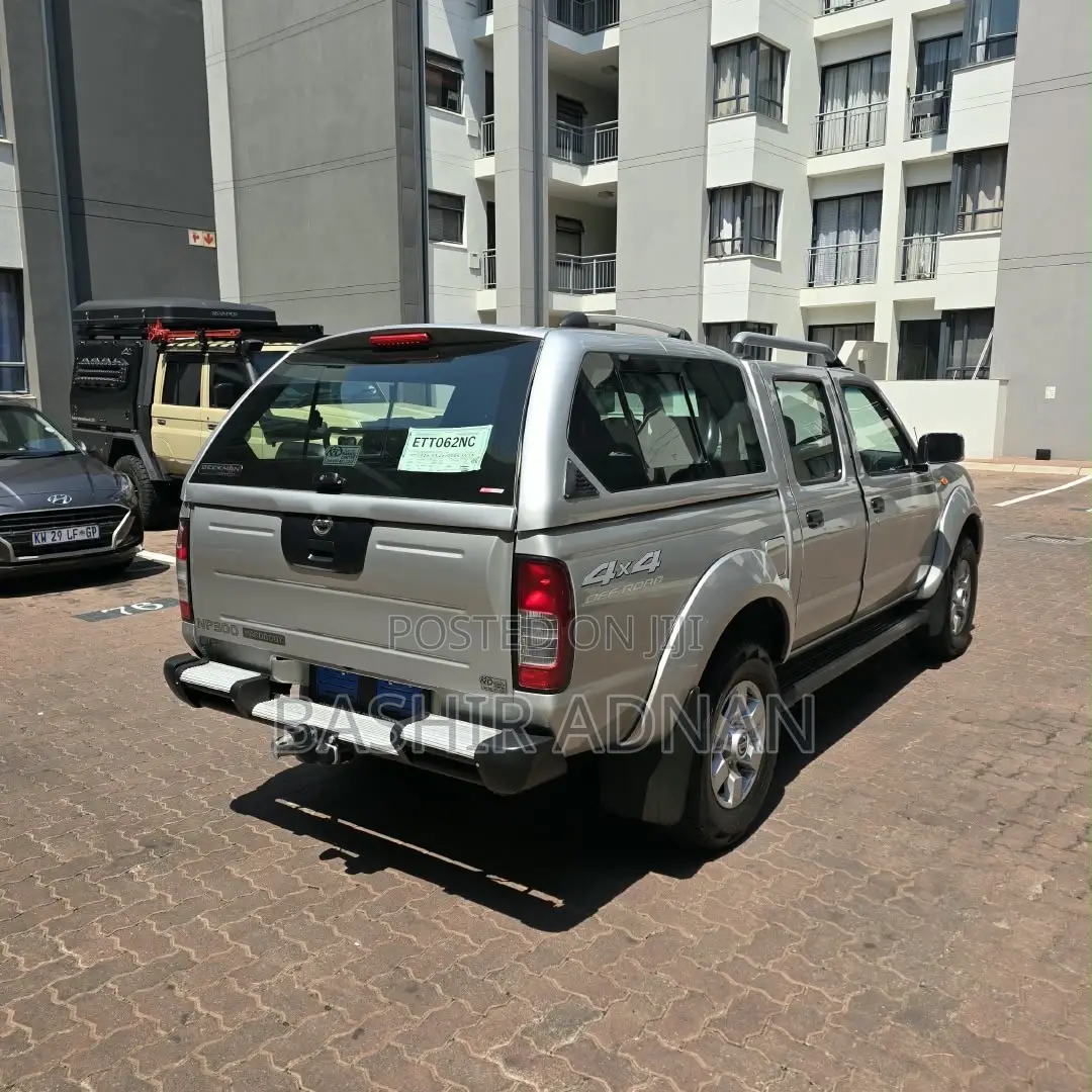 Nissan Hardbody 2019 Silver