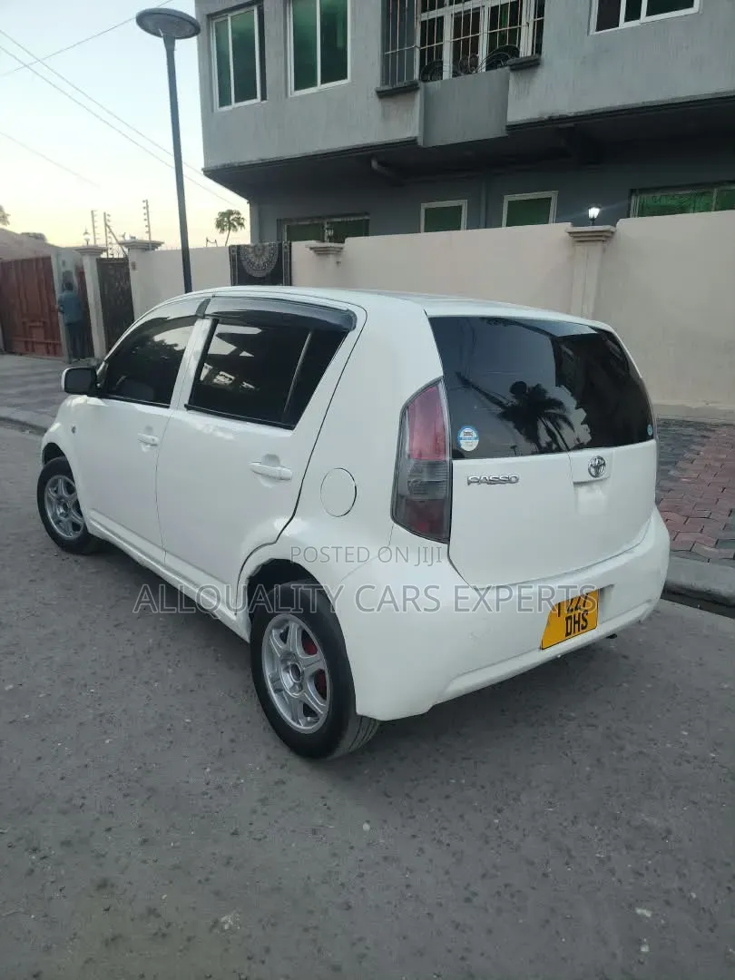 Toyota Passo 2004